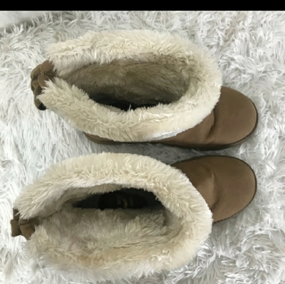 Furry suede Guess boots - Picture 2 of 8